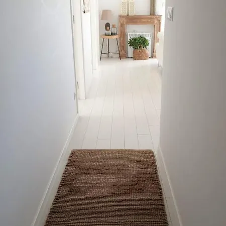 3 Bedrooms With Sea View Furnished Terrace And Wifi At Appartamento Nigrán